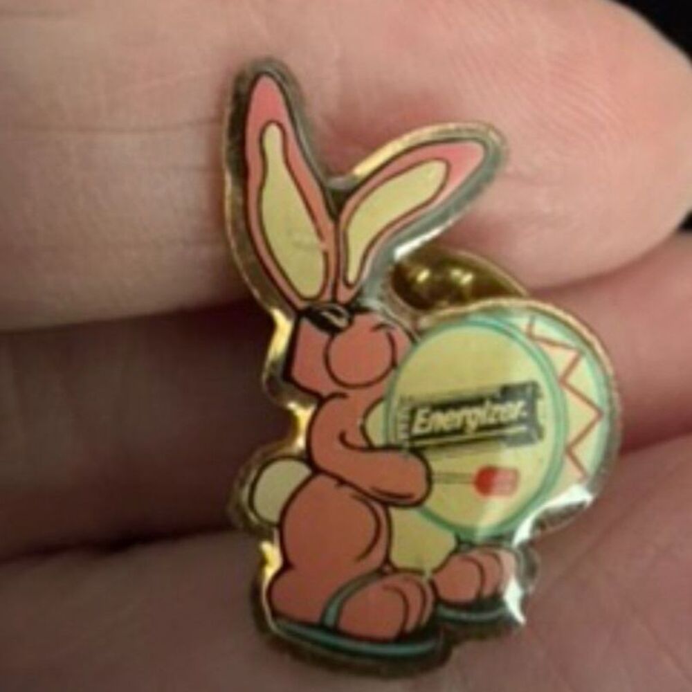 vtg Energizer Bunny Drummer mascot enamel lapel pin
